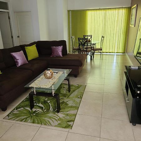 New Kingston Luxurious Secure Condo Exteriör bild