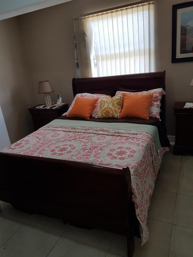 New Kingston Luxurious Secure Condo Exteriör bild